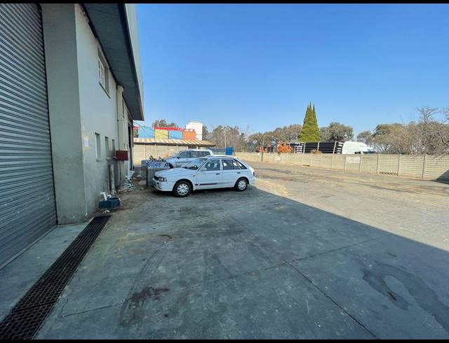 300M² WAREHOUSE TO LET IN SEBENZA